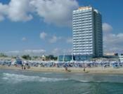 Hotel Burgas 4* 30 EUR all inclusive Localizare: este situat pe plaja, la 1 km de centrul statiunii Sunny Beach.