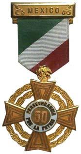 Viernes 19 de noviembre de 2004 DIARIO OFICIAL (Segunda Sección) 251 C. En el brazo superior de la cruz llevará el Escudo Nacional en metal dorado; D.