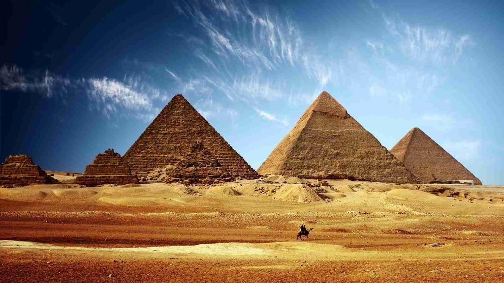 Las Pirámides de Giza Día 9. SÁBADO 9 DE DICIEMBRE DE 2017: (desayuno y alojamiento) EL CAIRO, EXCURSIÓN A LAS PIRÁMIDES PRÁCTICAS ENERGÉTICAS DURANTE EL RECORRIDO. Desayuno.
