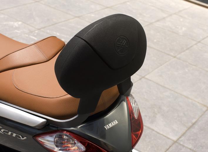 Funda de asiento Cubre el asiento del scooter Protege su asiento de la lluvia, el polvo y la suciedad cuando está aparcada Fabricada de material extra resistente Contiene el logo diapasón Yamaha