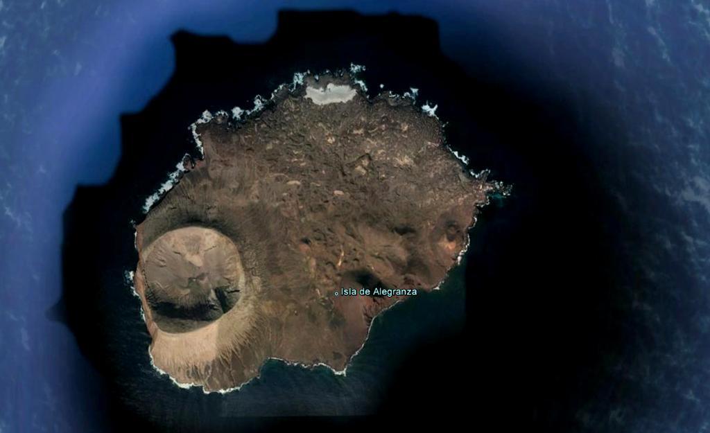 Isla de La Alegranza. Cráter volcánico.