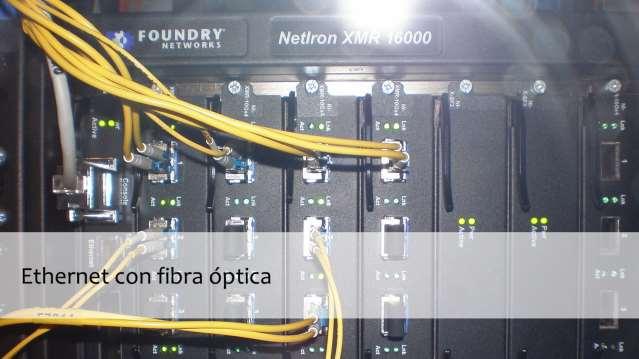 El estándar Fast Ethernet de 100 Mbits / sg tuvo varias versiones para diferentes tipos cableado de fibra óptica como 100BASE-FX, 100BASE-SX para fibras multimodo o 100BASE-LX10 para fibras monomodo.