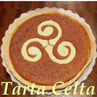 TARTA CELTA Tarta Celta de Galicia elaborada con miel, nuez y castaña.