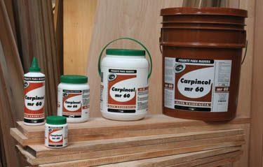 CARPINCOL MR-60 CARACTERÍSTICAS Debido a sus características es un producto que se emplea en pegados que exigen una excelente adhesión y resistencia estructural a la humedad.