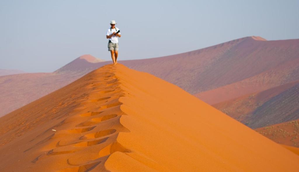 DÍA 04: DESIERTO DEL NAMIB Hoy dedicamos el día a explorar las famosas dunas de Sossusvlei y el Cañón de Sesriem.