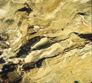LOS GLACIARES ESPAÑOLES. EVOLUCIÓN RECIENTE Y SITUACIÓN ACTUAL Reportaje fotográfico 5.4 5.2 A 5.3 5.2 B 5.1 N Macizo del Monte Perdido según fotografía aérea vertical de 1983 (vuelo INEGLA). 5.1 glaciar de Marboré-Cilindro, 5.