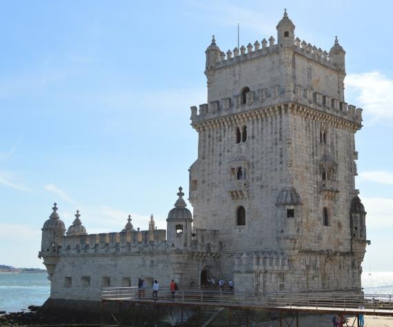 Pequeños Tours Lisboa - 1 día Visita a las principales atracciones de Lisboa como la Catedral y el Castillo de San Jorge que tiene una de