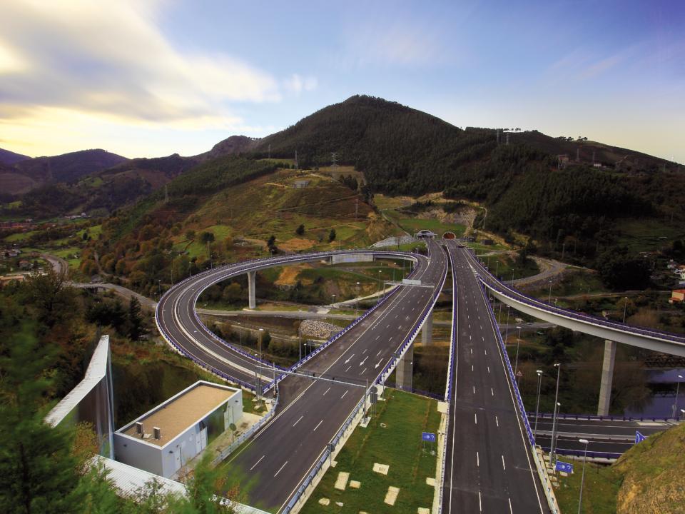 Variante Sur metropolitana de Bilbao Proyecto y asistencia técnica a la dirección de obra 8 grandes viaductos, alguno de ellos de más de 100 metros de luz PPP en CA.