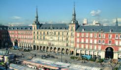 145 Londres Burdeos Lisboa Madrid Lourdes Barcelona peregrinos y visitantes acuden cada año, de los cuales, más de cien mil son enfermos que acuden en busca de alivio y consuelo.