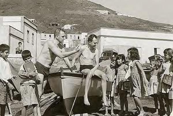 En 1957, un grupo de turistas suecos