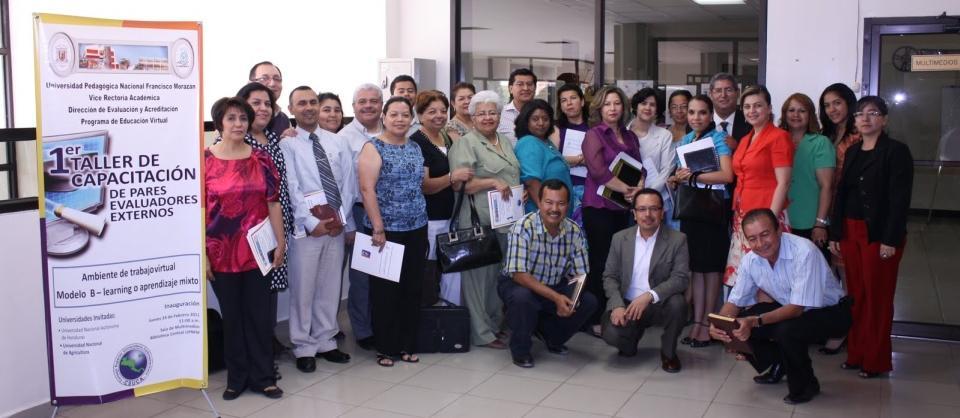 o aprendizaje mixto), donde participaron 25 docentes de la Universidad Nacional Autónoma de Honduras, de la Universidad Nacional de