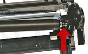 El primer método y más sencillo es colocar el cilindro en un marco de metal de 2 pulgadas atrás del engranaje, y ajustarlo lentamente. El engranaje saldrá fácilmente.