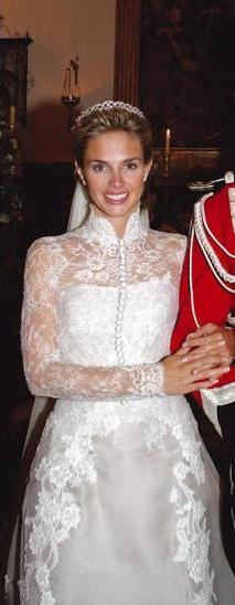 Figura 7. Vestido nupcial de Genoveva Casanova inspirado en el de Grace Kelly. Fuente: Preparando una gran boda.