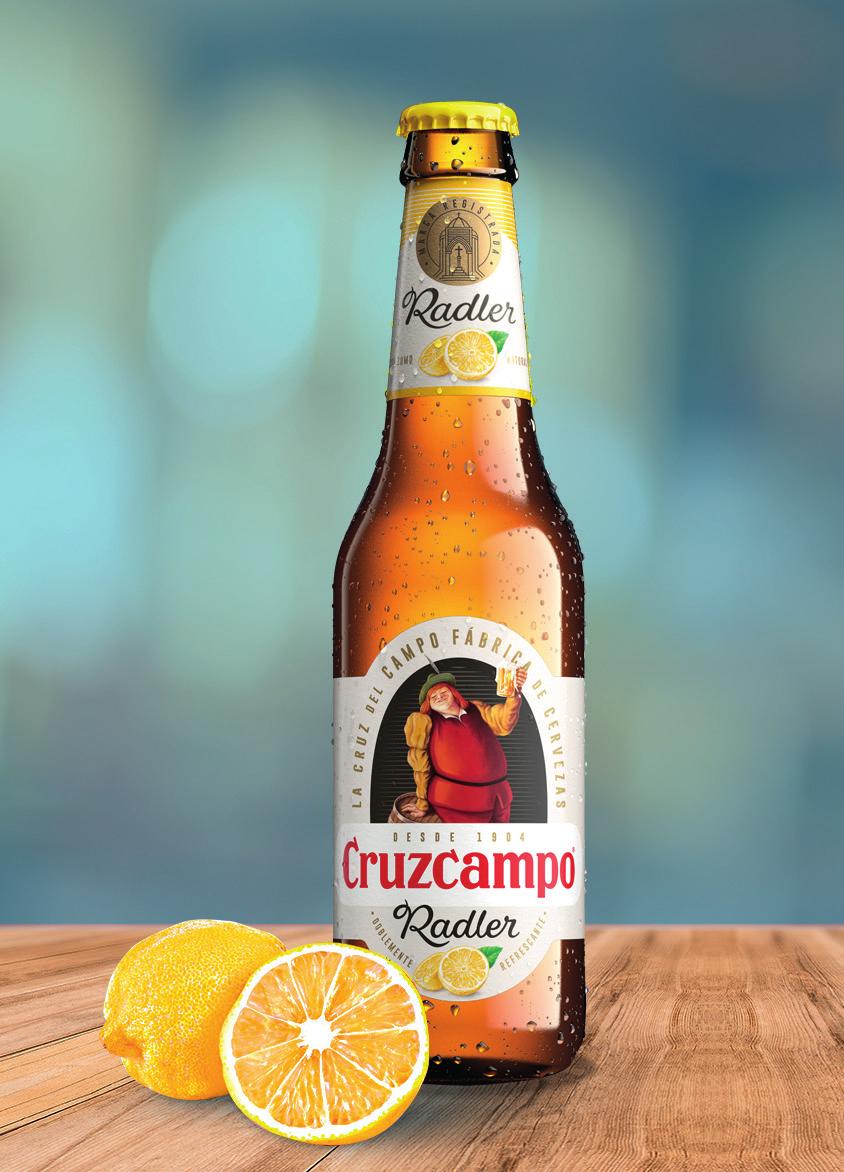 2Cruzcampo Radler es el resultado de la mezcla de cerveza Cruzcampo con bebida refrescante de zumos de frutas, principalmente de limón, que le otorgan su carácter cítrico.