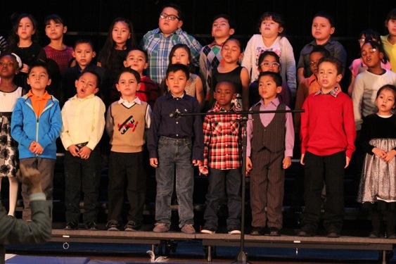 School cantaron durante el Festival de Invierno.