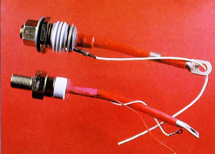 Utilidades de los tiristores Un tiristor tiene muchas utilidades, de ahí viene su éxito comercial en los últimos años, entre las más destacables se encuentran las siguientes: Puede