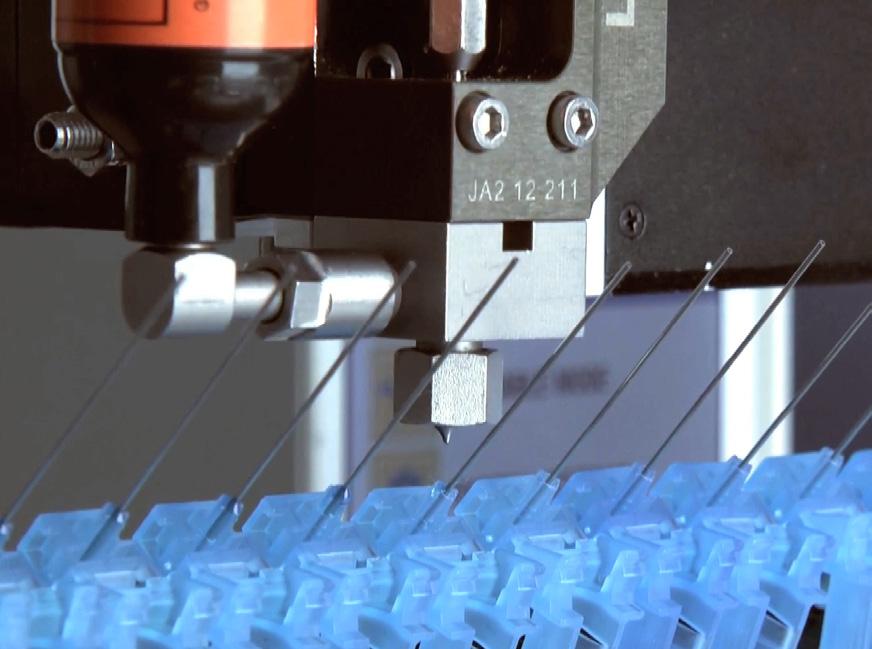 Típicas aplicaciones para este sistema: Jeringas Lubricación de las paredes internas con aceite de silicón Pegado de agujas con adhesivo UV Endoscopios Pegado de lentes con adhesivos ópticos