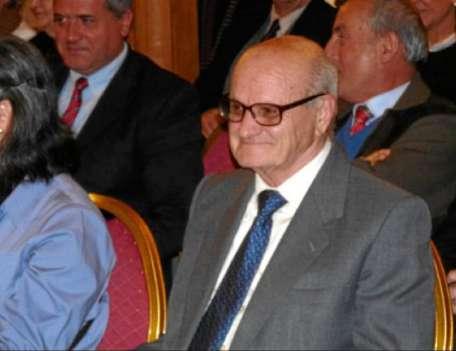 En memòria de Joan Vergés El dia 7 de desembre de 2016 va morir, a Tossa de Mar, el nostre president d honor Joan Vergés i Prat, als 97 anys. Havia nascut a la Cellera de Ter el 1919.