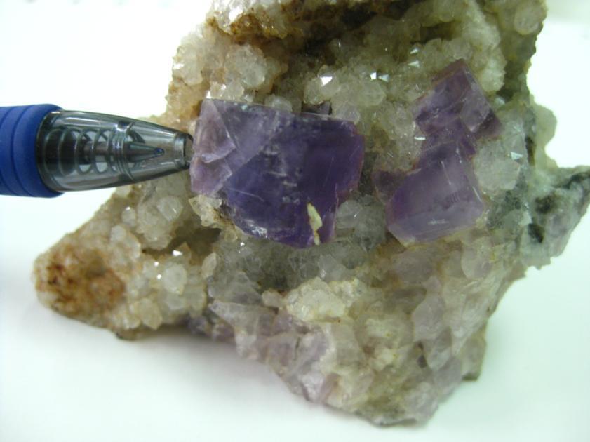 Fluorita: color violeta Fluorita: color verde Raya o huella Se refiere al color del mineral pulverizado.