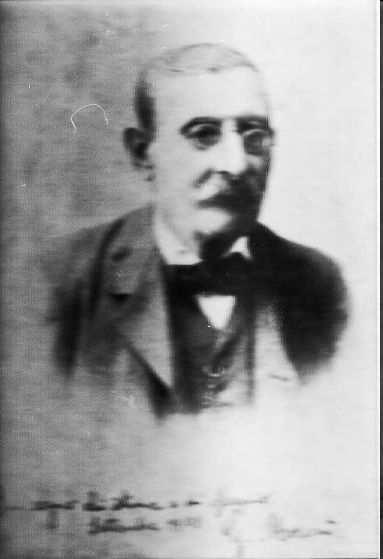 Giacomo Macri nacido en Messina el 28 de Septiembre de 1831 y fallecido en el mismo lugar el 28 de Diciembre de 1908, fue un ilustre jurista y político italiano.