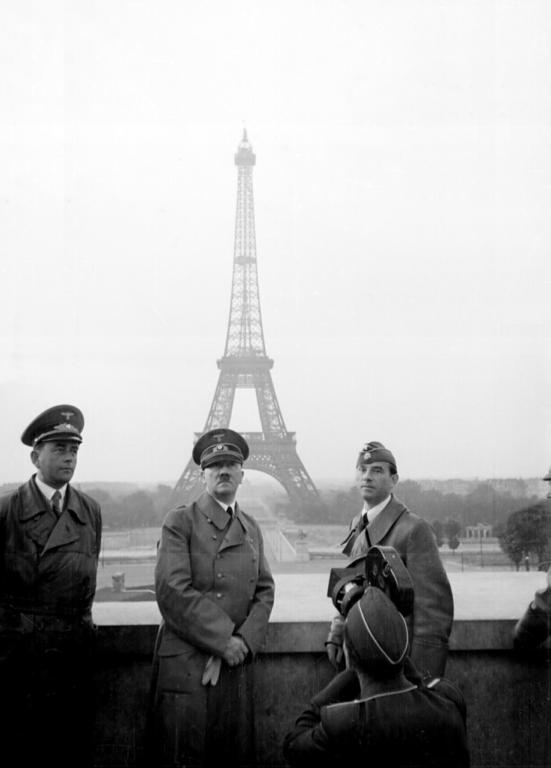 El dominio de Europa (1939-1942) 1940 Alemania conquista Noruega y Dinamarca Ocupa Bélgica y Holanda y penetra en Francia París se