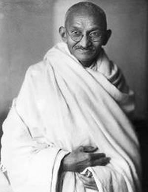 Mahatma Gandhi fue un hombre que luchó por la independencia de India que era colonia de