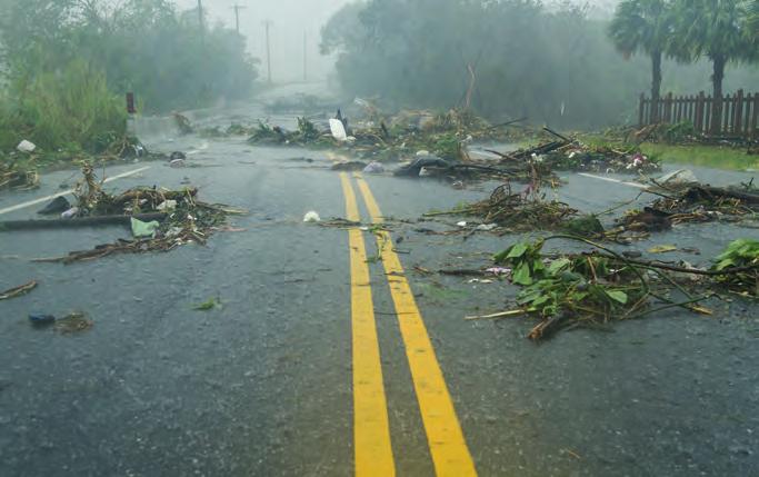 Ejemplo El asegurado tiene cobertura de $200,000 en su casa con un deducible de huracán del 2 por ciento ($4,000). El deducible a todo riesgo son $1,000.