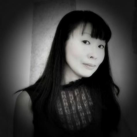 Having started piano at the age of 4, she was later guided to do composition and was able to study at TOHO Gakuen School of Music (BMus 1995).