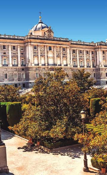 Opcionalmente posibilidad de ampliar con la visita artística que incluye los Reales Alcázares. Tarde libre. Día 3º.SEVILLA - RONDA - COSTA DEL SOL (jueves) Desayuno.