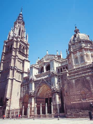 GRANADA - TOLEDO - MADRID Desayuno y salida hacia la imperial ciudad de Toledo, cuna de civilizaciones.