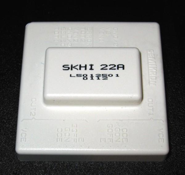 Figura 3.15: Circuito impulsor SKHI22A. fuente DC cuyas entradas son las terminales H. Estos capacitores conforman el asi denominado DC-link".