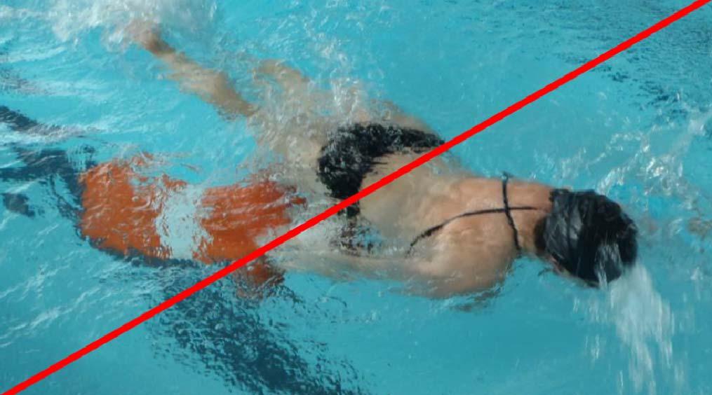 Foto 16: El competidor y el maniquí están ambos sobre la superficie; el maniquí está boca abajo.