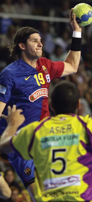 Laszlo Nagy va fer el salt a la Lliga Asobal l any 2000. Els tècnics blaugrana van veure en Nagy unes grans qualitats físiques que podien fer del primera línia un dels seus jugadors estrella.