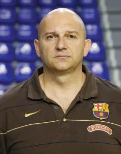 Des d aleshores i fins al 1993 va ser el metge de la selecció espanyola, i just en acabar aquesta etapa va fitxar pel FC Barcelona.