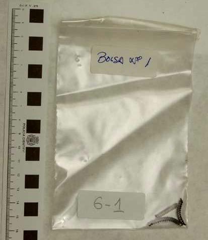 M-6-1 Trozos de tornillos doblados contenidos en una bolsa etiquetada BOLSA Nº 1, situada, junto a otras doce bolsas, en una caja-legajo grande de la Dirección General de