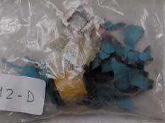 M-6-12-D Escamas de color azul, bobina eléctrica y piezas metálicas contenidas en una bolsa junto a otras seis, en una bolsa etiquetada BOLSA Nº 12, y todo ello en una caja-legajo grande de la