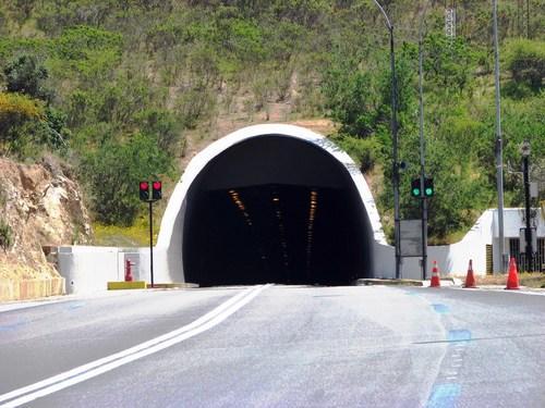 La primera concesión: Túnel El Melón (1993) Inversión: 42mm$ Duración: 23 años Lecciones: La