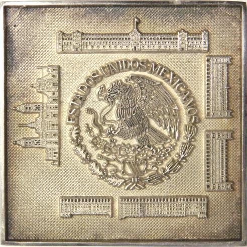 1425. Tres medallas Mo de plata: 1) Heroica Batalla de 5 Mayo, 1862, Aniversario. 21.76 gramos, 35 mm. AU. 2) Chihuahua, 275 Aniversario, 1709-1984.