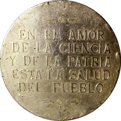 Medalla de plata cuadrada mostrando los seis edificios que circundan la plaza mayor (zócalo) con el Escudo Nacional en el centro. 70.60 gramos, 54 mm.