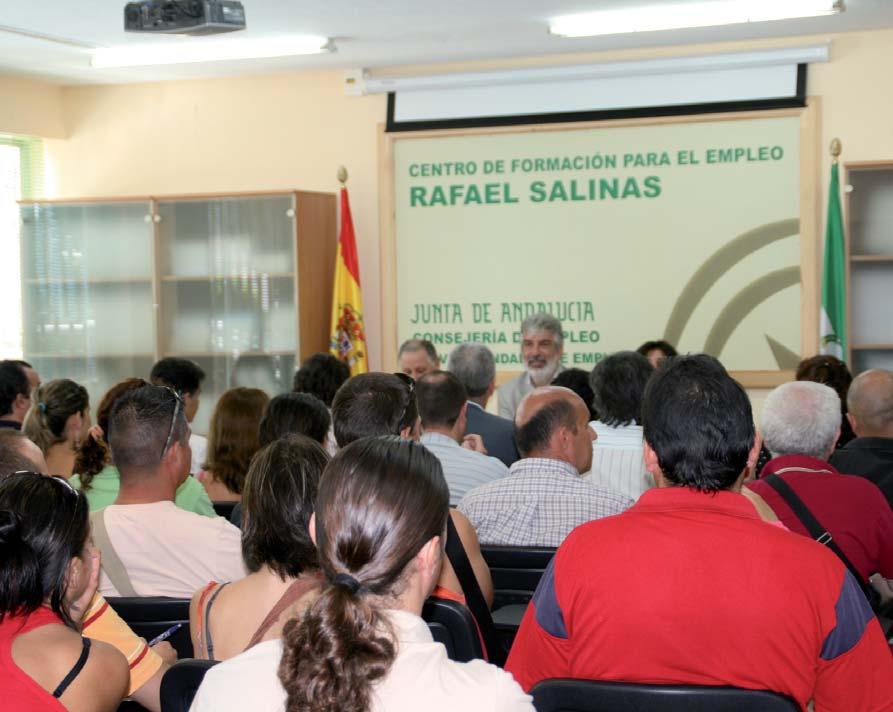 El Rafael Salinas abrió sus puertas en la zona de El Atabal en 1988. A lo largo de estos veinte años han pasado por sus instalaciones un total aproximado de 10.