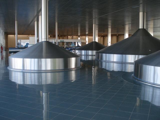La fábrica se compone principalmente de dos sectores bien diferenciados: Cervecería y Envasado. En lo que respecta a Cervecería la instalación consta de dos líneas que permiten una producción de 20.