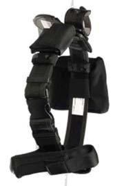 Funda lateral muslera: Color negro, que incluya correa para asegurar en cinturón, doble correa