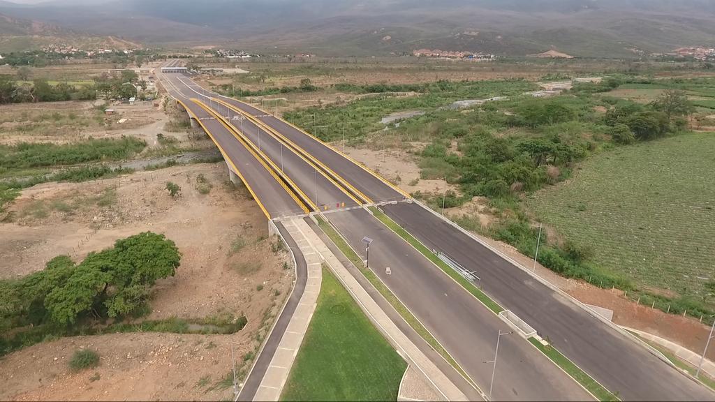 Construimos la conexión vial más grande de Colombia con Venezuela 630 empleos Mayor competitividad para ambos países Menores tiempos de recorrido (20% menos de la situación