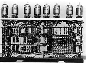 (1951-1958) Las computadoras de la primera generación emplearon«tubos ó también llamados válvulas al