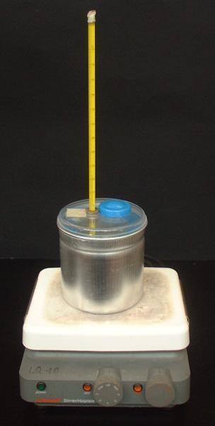 Desarrollo experimental Equipo y material: a) 1 agitador magnético. b) 1 parrilla con agitación. c) 1 balanza semianalítica. d) 1 termómetro de -10 a 110. e) 1 probeta graduada de 100 ml.
