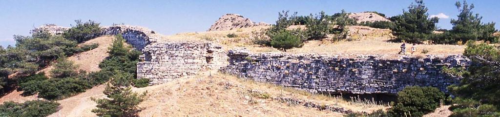 Sardis fue la capital del antiguo reino de Lidia. Era una ciudad comercial, industrialmente rica y militarmente estratégica.