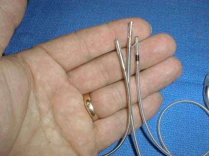 2. El/los catéteres (o sondas), que están constituidos por filamentos metálicos conductores de electricidad que conectan