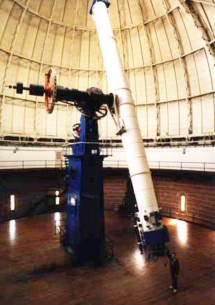 Tipos de telescopios: Refractores Desventaja de refractores: - Aberración cromática según el color, el plano focal es distinto (debido a la dependencia de la refracción de la longitud de onda) Se