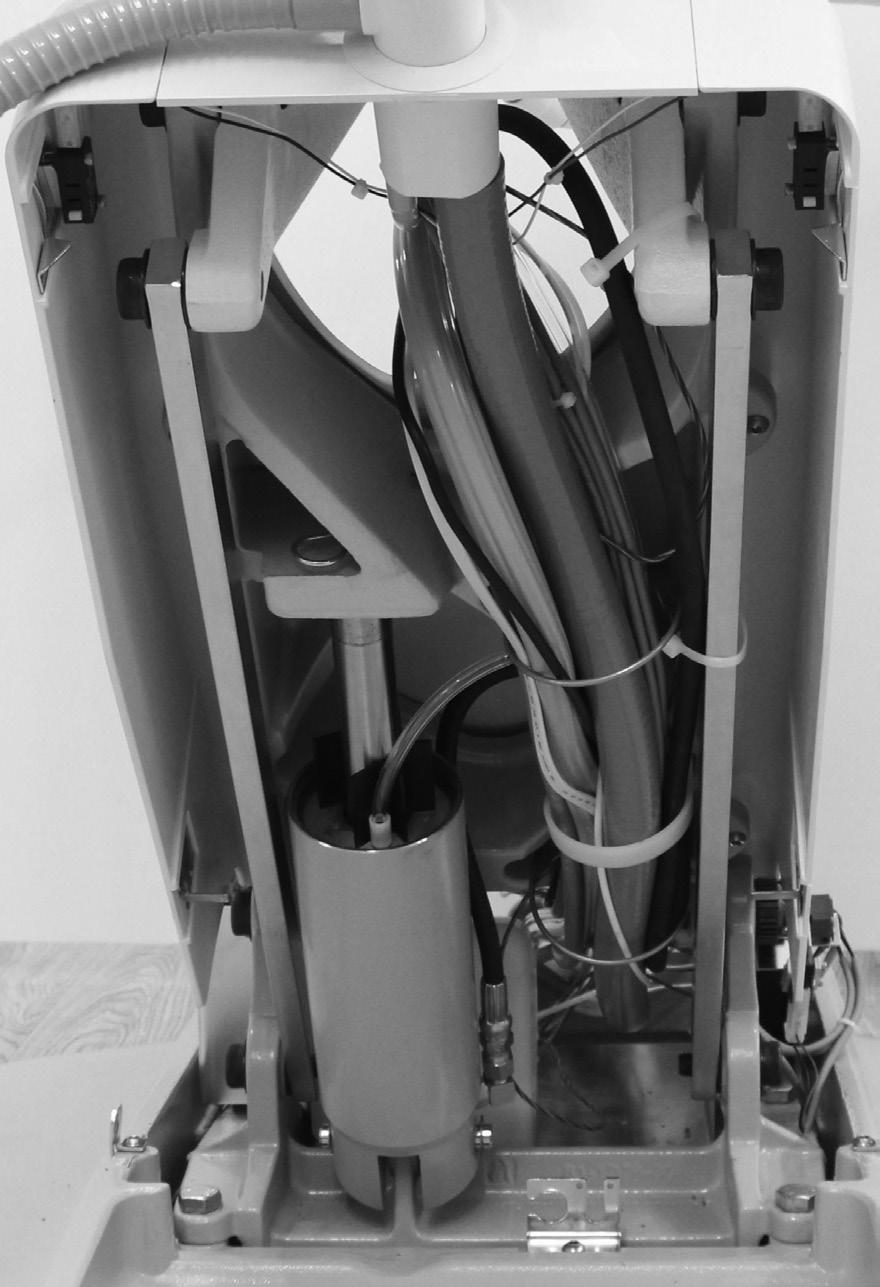 Montaje del monitor Performer de A-dec en una lámpara dental Performer de A-dec 57, 57, 57L o 57L - Guía de instalación Tarea 3.