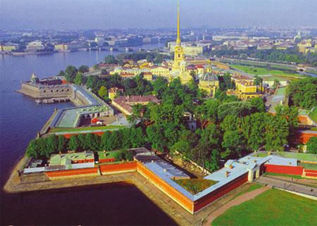Nos reunimos el grupo al completo para iniciar nuestra exploración de la ciudad de San Petersburgo.